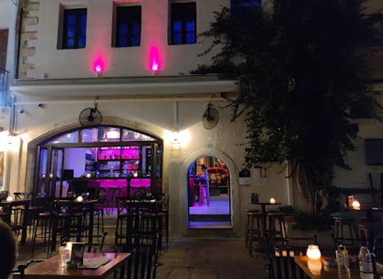 greece/crete/rethymno/bar/monitor-art-cafe
