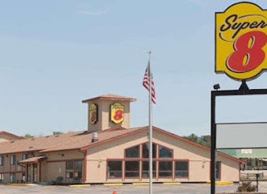 nebraska/pine-ridge/bar/super-8-by-wyndham-chadron-ne