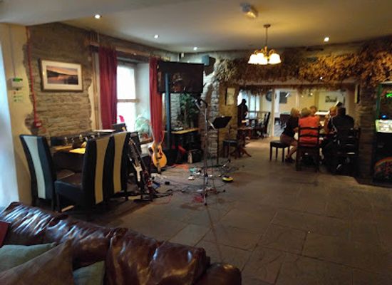 united-kingdom/brecon-beacons-national-park/bar/the-red-lion-llangorse