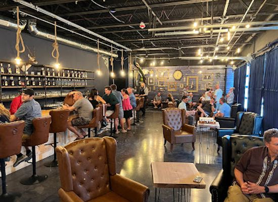 michigan/the-thumb/bar/renaissance-man-distillery-cocktail-lounge