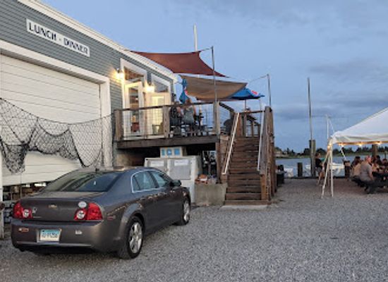 connecticut/hammonasset-beach-state-park/bar/shanks-waterfront-dining