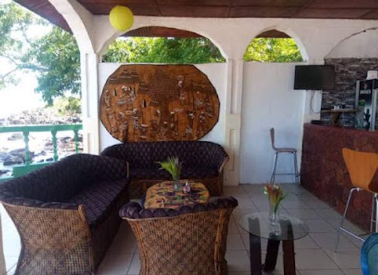 sierra-leone/tokeh-beach/bar/black-sand-golden-paradise-beach-bar-and-restaurant-king-street-york-village-peninsula