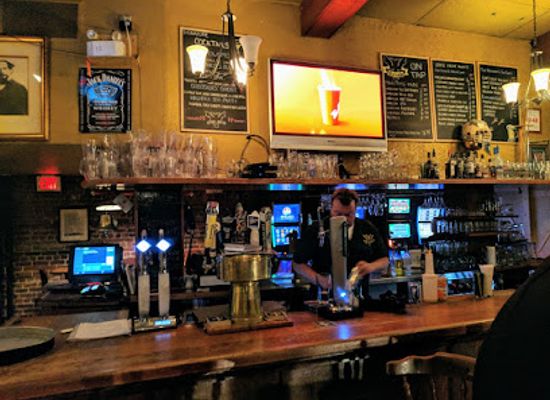 canada/atlantic-canada/bar/the-split-crow-pub