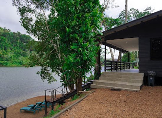 suriname/brokopondo-reservoir/bar/afobaka-resort