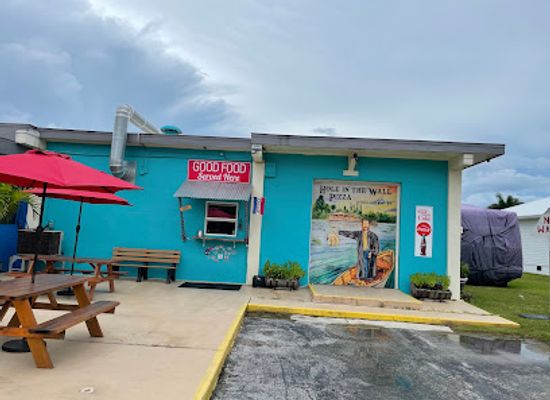 florida/fakahatchee-strand-preserve-state-park/bar/wildman-s-pizza-pasta-and-pythons