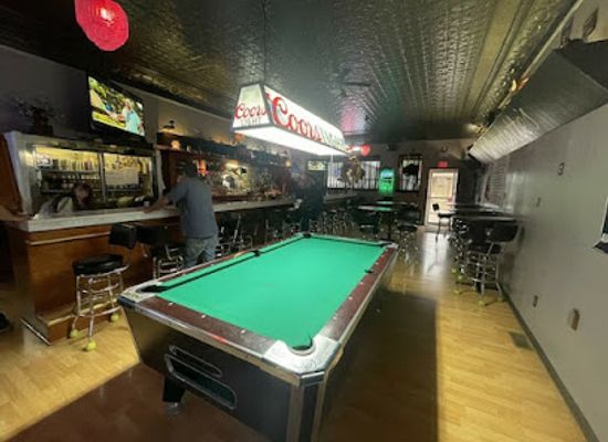illinois/matthiessen-state-park/bar/claudette-s