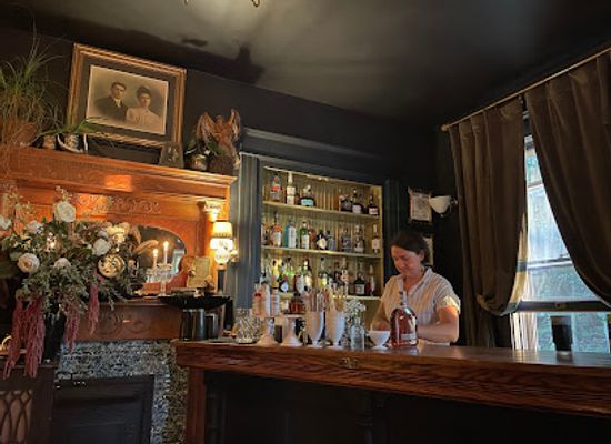 west-virginia/new-river-gorge-national-park-and-preserve/bar/rosa-s-speakeasy