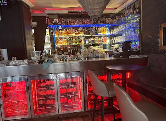 france/cannes/bar/charlys-wine-bar-cannes-kate-charly