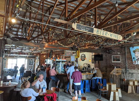 florida/st-george-island/bar/high-five-dive-bar