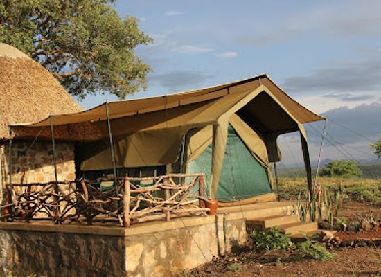 uganda/kidepo-valley-national-park/bar/kidepo-savannah-lodge