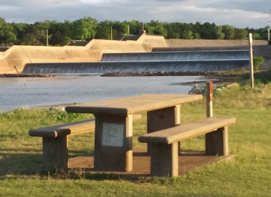 oklahoma/great-salt-plains-state-park/bar/great-salt-plains-lake-state-park