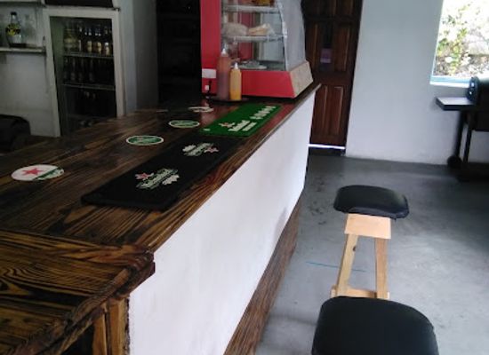 dominica/freshwater-lake/bar/bar-52