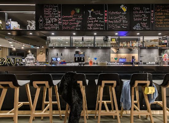 switzerland/valais/bar/bar-moxy-sion