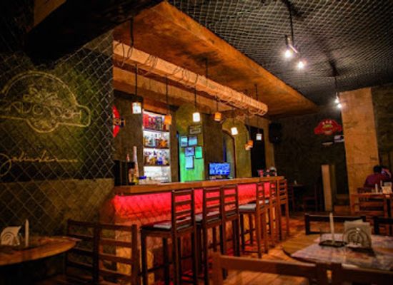 bolivia/sucre/historic-center/bar/cavendish-resto-bar