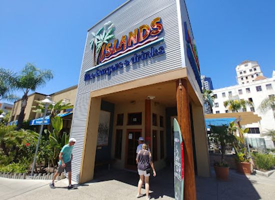 hawaii/oahu/bar/islands-restaurant-long-beach-pike