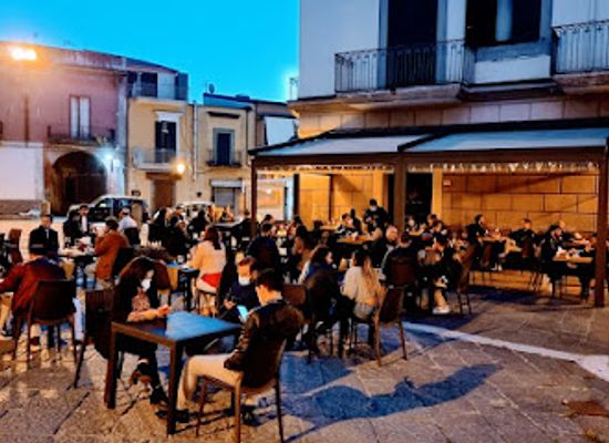 italy/campania/bar/speakeasy-cocktail-food