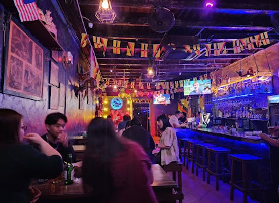 malaysia/sarawak/bar/borneo-redneck-s-bar