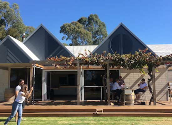 australia/limestone-coast/bar/whistle-post-estate-cellar-door