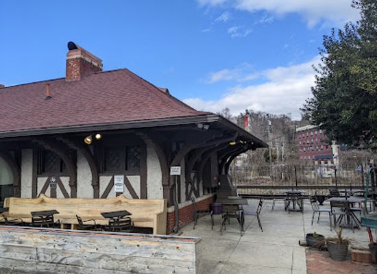 north-carolina/asheville/biltmore-village/bar/village-wayside-bar-grille