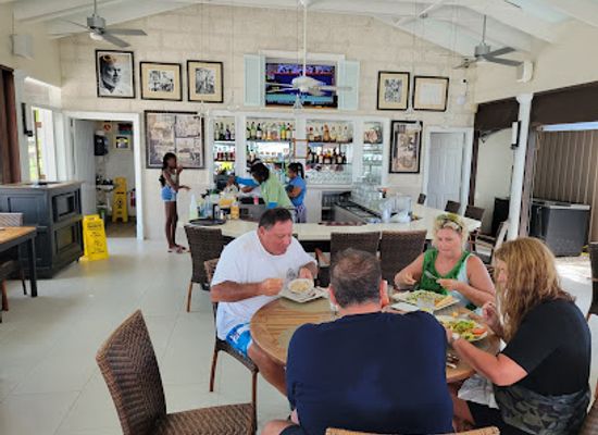 turks-and-caicos-islands/sibonne-beach/bar/hemingway-s-on-the-beach