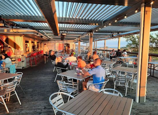 michigan/muskegon/bar/the-deck