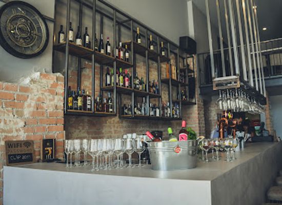 portugal/vila-real/bar/bar-clip-good-friends-drinks