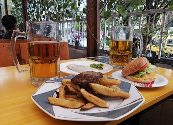 ecuador/quito/la-floresta/bar/1-y-2-food-and-drinks