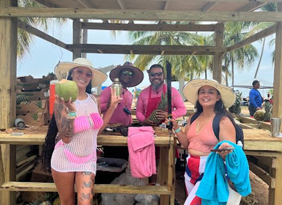 puerto-rico/sierra-de-luquillo/bar/mis-cocos