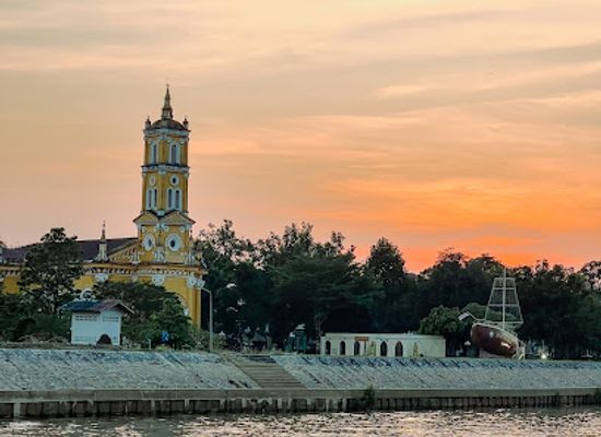 thailand/ayutthaya/ayutthaya-historical-park/bar/lung-nuat-bar