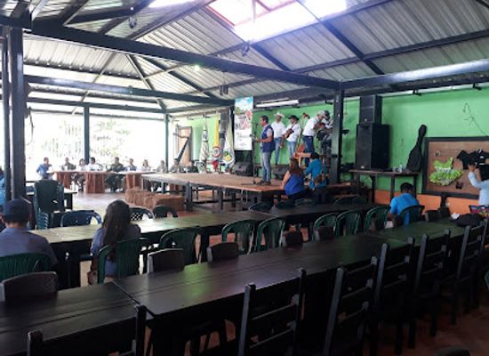 colombia/cano-cristales/bar/restaurante-el-caporal