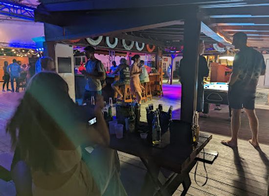sint-maarten/little-bay-beach/bar/soggy-dollar-bar