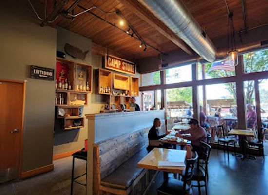 oregon/hood-river/bar/camp-1805-distillery-bar