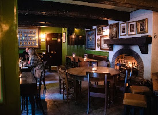 united-kingdom/northern-ireland/bar/whites-tavern