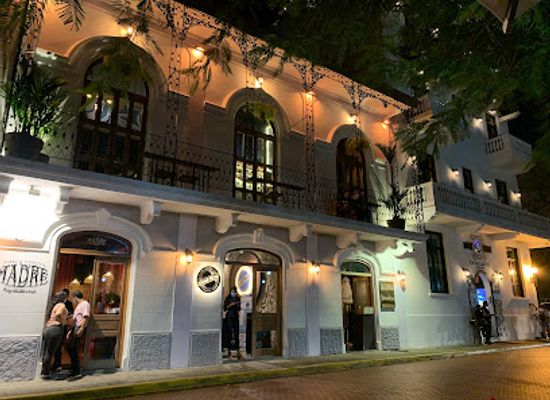 panama/panama-canal-zone/bar/blue-moon-taphouse-casco-viejo