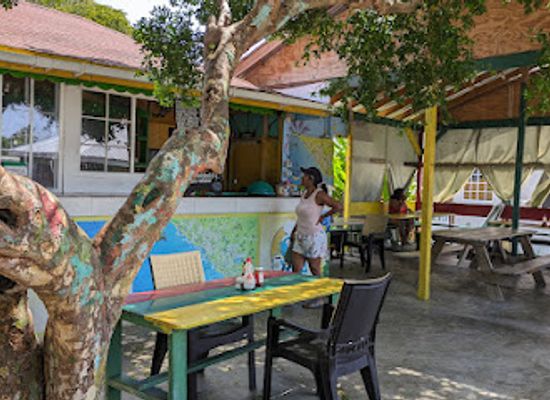 jamaica/treasure-beach/bar/smurf-s-cafe