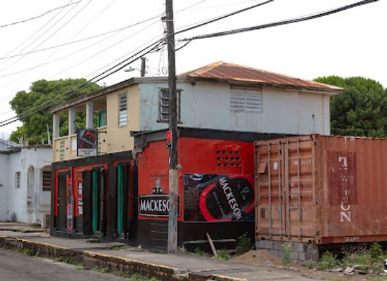 saint-kitts-and-nevis/basseterre/bar/highway-bar