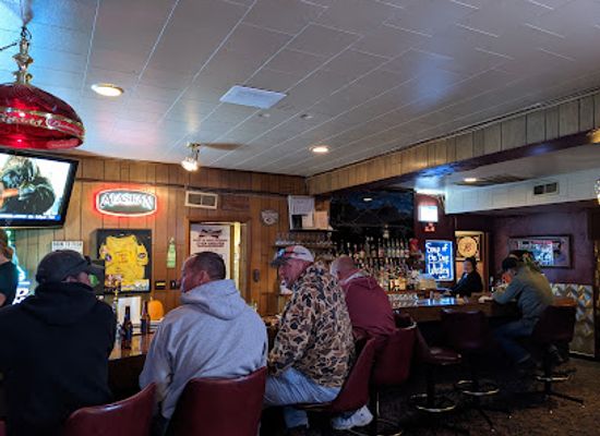 south-dakota/lake-francis-case/bar/charlys-restaurant-lounge