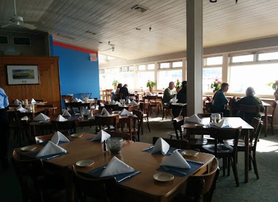 rhode-island/bristol-county/bar/the-lobster-pot
