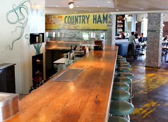 alaska/arctic-alaska/bar/the-optimist