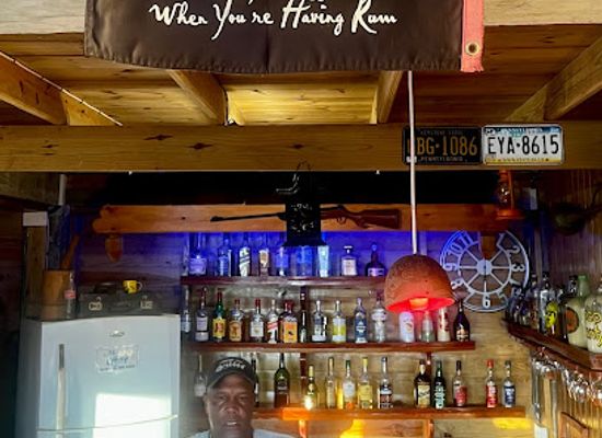 dominica/hampstead-beach/bar/monty-s