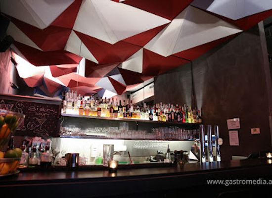 austria/vienna/bar/if-dogs-run-free