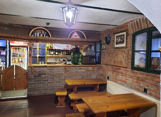 hungary/szekesfehervar/bar/pince-borozo