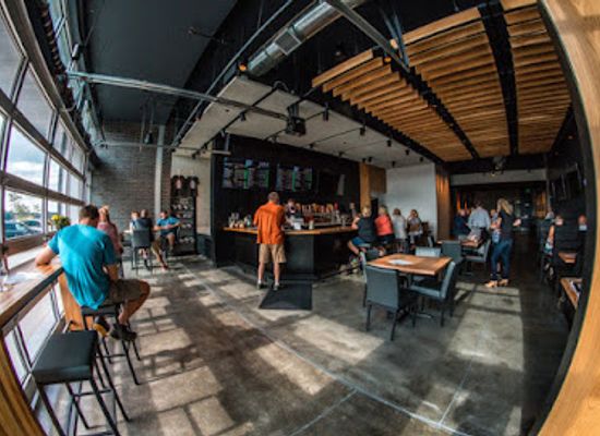 nebraska/high-plains/bar/heights-draft-room