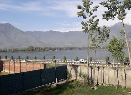 india/kashmir-great-lakes/bar/cafe-same-place