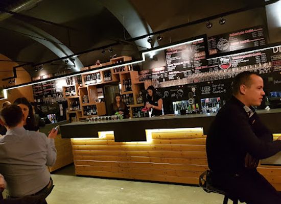 hungary/debrecen/bar/divino-wine-bar-and-store