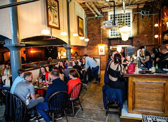 united-kingdom/liverpool/albert-dock/bar/the-one-o-clock-gun