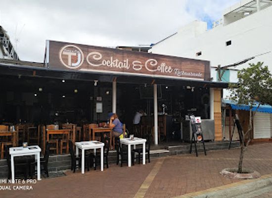 ecuador/galapagos-islands/bar/tj