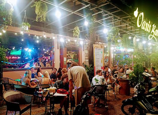 vietnam/cat-ba-island/bar/cat-ba-oasis-bar-restaurant