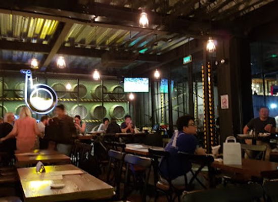 myanmar-burma/yangon/bar/the-beer-factory-yangon