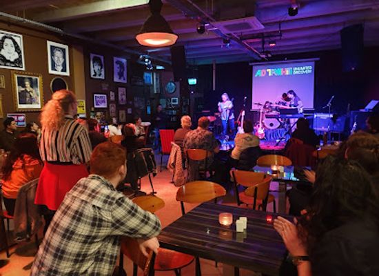new-zealand/canterbury/bar/a-rolling-stone
